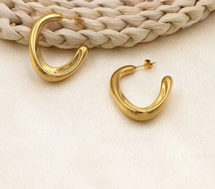 Best hoop earrings with matching bracelets for a coordinated jewelry set-Hoop earrings in resin-LOVCIA Elegant Gold Plated C-Shaped Earrings in Titanium Steel for Autumn and Winter